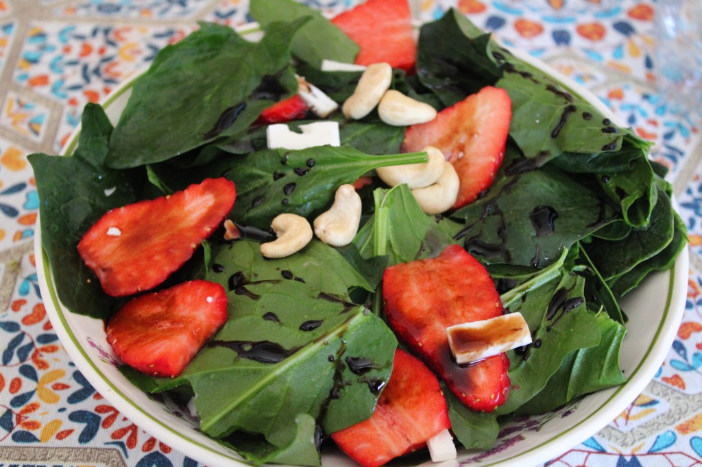 Ensalada de Espinacas con Queso Feta y&nbsp;Fresas